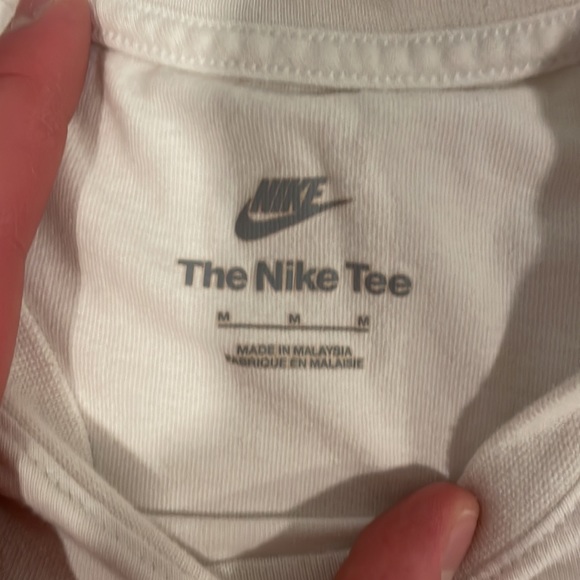 White Nike Tee Sz M (NEW) - Picture 2 of 2